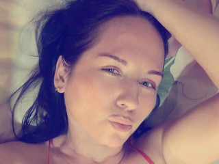 Lustful Woman - Ich habe ein sanftes Lächeln, bezaubernde Augen und einen heißen Körper... Ich bin frech und sexy...